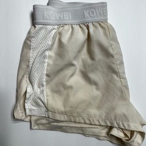 Crème athletic running shorts medium
